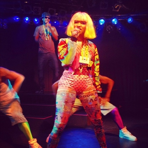 nicki-minaj-japan-pink-friday-roman-reloaded-4 nicki minaj