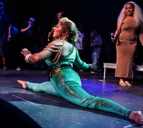 Lil’ Kim Does The Splits in a Pacific Blue Colored Bodysuit