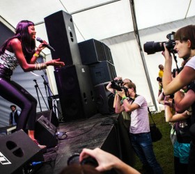 Dominique Young Unique Rocks Purple Hair At The Poland OFF Festival